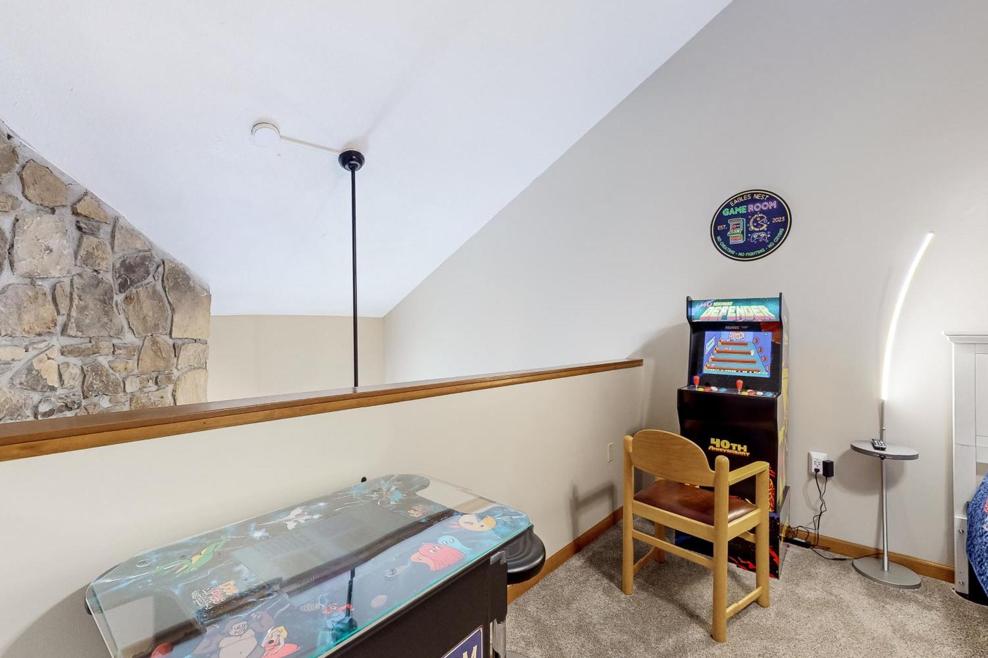 Eagles Nest Escape Apartment แกตลิงเบิร์ก ภายนอก รูปภาพ